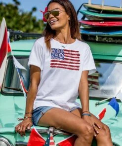 Daisy Flag - White Short Sleeve Scoop Neck T-Shirt