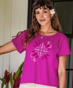 Lehua Quilt - Berry Short Sleeve Scoop Neck T-Shirt