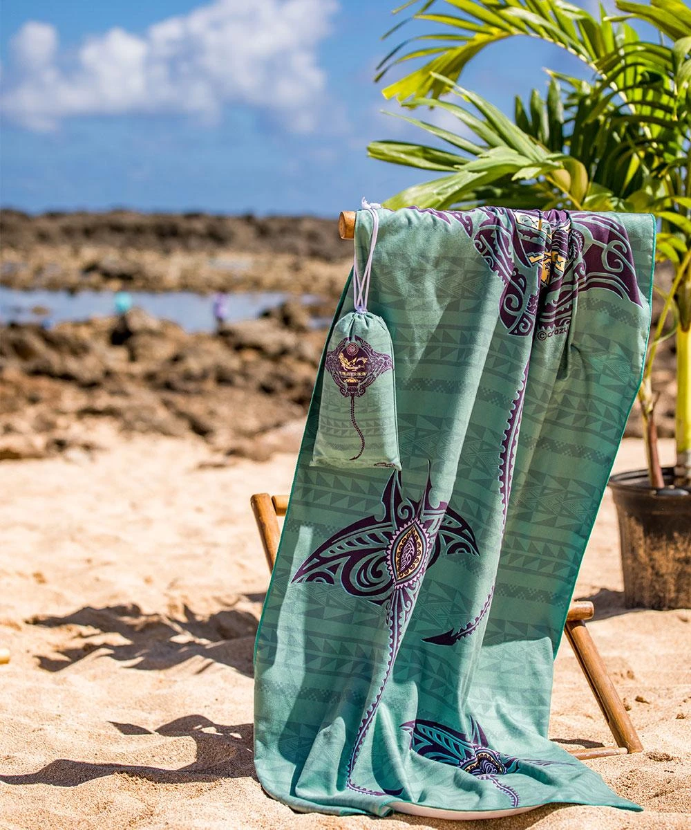 Maui Legend - Microfiber Beach Towel - Image 4